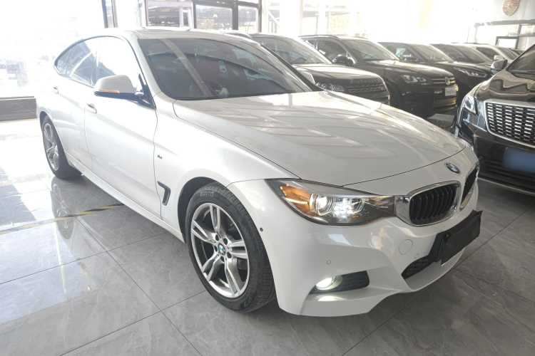 宝马3系GT 2019款 320i M运动套装车身外观3