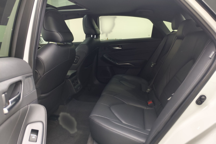 丰田 亚洲龙 2023款 2.5L 豪华版中控内饰7007