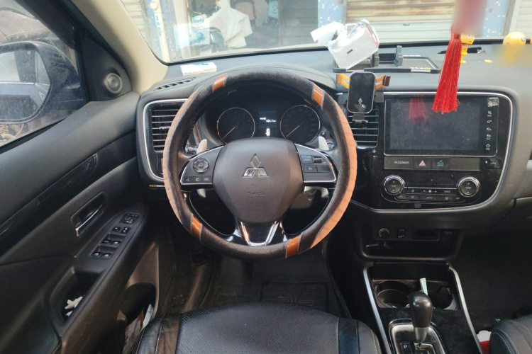 三菱 欧蓝德 2018款 2.4L 四驱精英版 5座中控内饰13