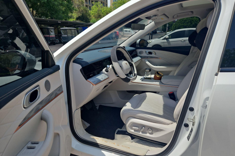 哪吒汽车 哪吒L 2024款 增程 310 闪充PRO版中控内饰7002