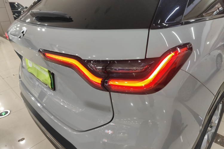 蔚来ES6 2022款 100kWh 运动版车身外观9