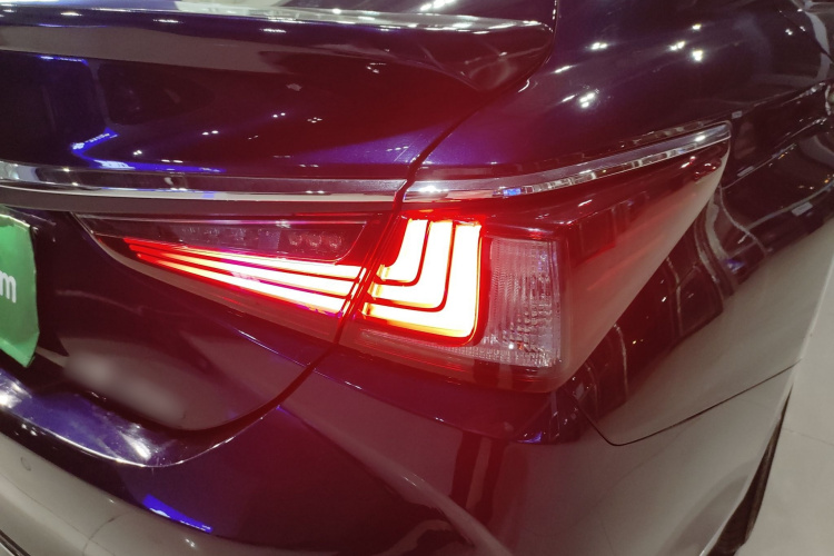 雷克萨斯ES 2022款 200 卓越版车身外观9