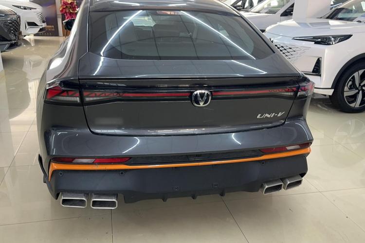 长安UNI-V 2024款 1.5T 尊贵运动型车身外观6005