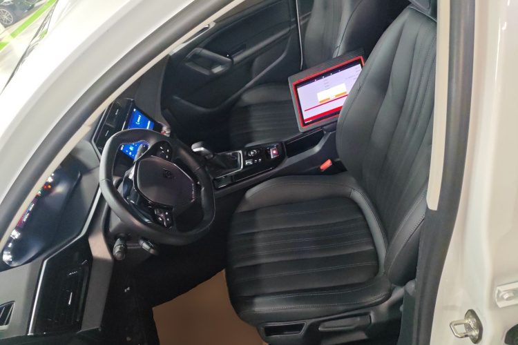 标致408 2022款 1.6T 进取版中控内饰19