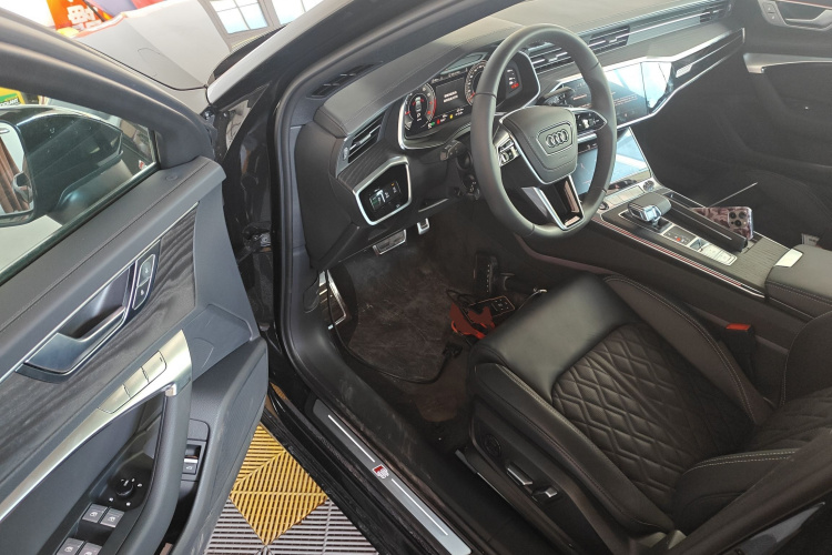 奥迪A6L 2025款 改款 45 TFSI quattro 臻选动感型中控内饰20