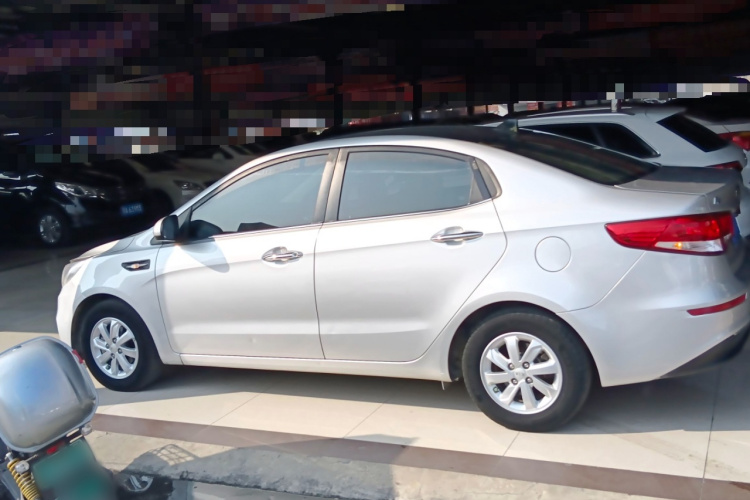 起亚K2 2015款 三厢 1.4L MT GLS车身外观4