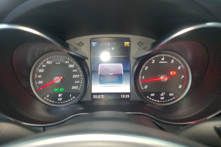 奔驰C级 2018款 C 200 运动版局部细节14