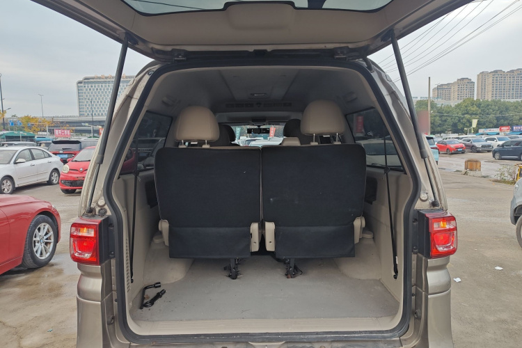 东风风行 菱智 2020款 M5L 1.6L 豪华型 7座机舱底盘23