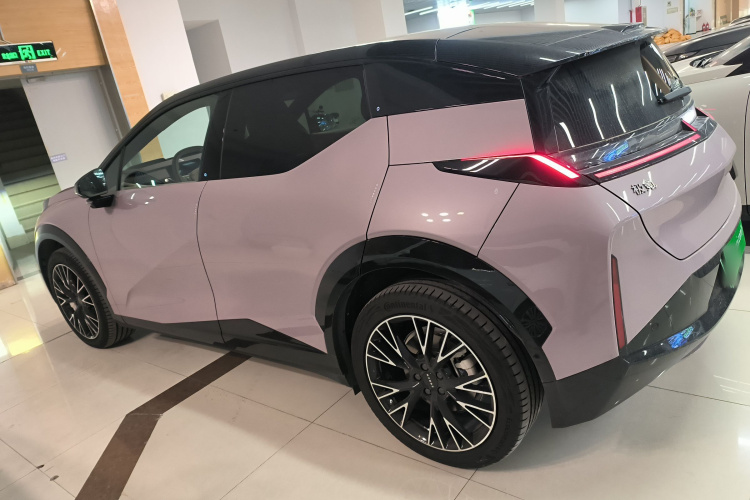 极氪X 2025款 四座后驱魔方版车身外观6003