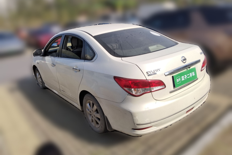 日产 轩逸 2016款 经典 1.6XE 自动领先版车身外观5