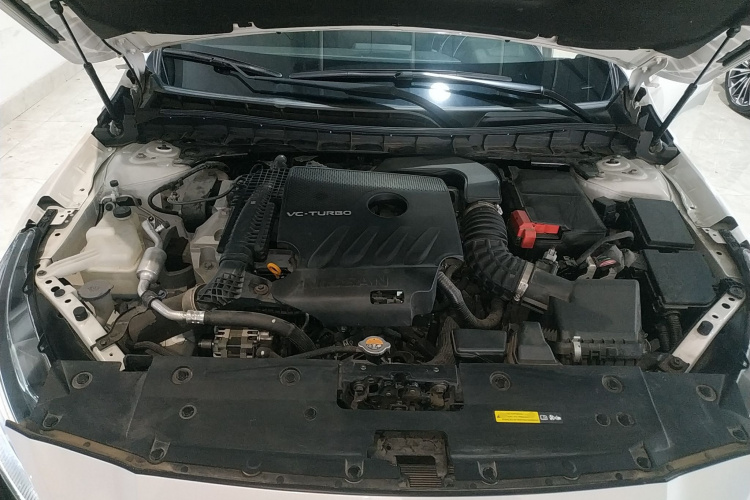 日产 天籁 2022款 2.0T XL 进享版机舱底盘24