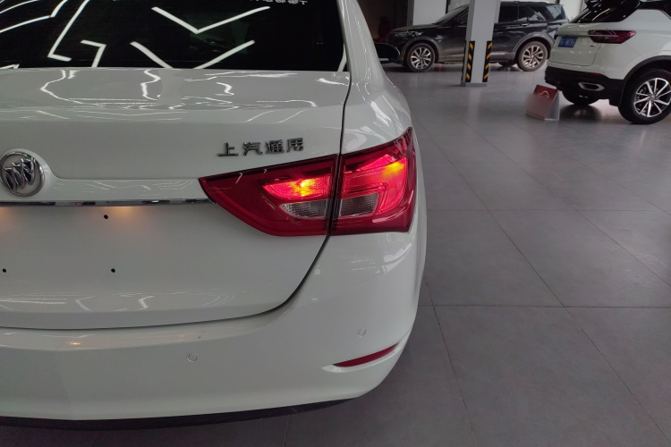 别克 英朗 2017款 15N 自动精英型车身外观9