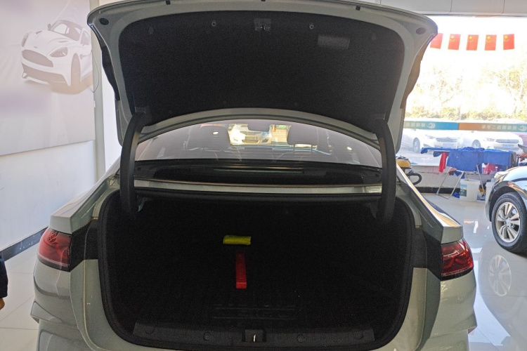 比亚迪 秦L 2024款 DM-i 120KM超越型局部细节23