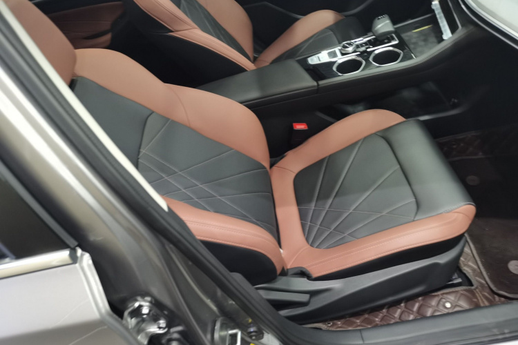 长安 逸动 2023款 畅享版 PLUS 蓝鲸NE 1.4T GDI DCT尊贵版局部细节41