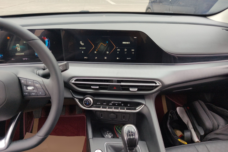 长安 逸动 2021款 PLUS 1.6L GDI 手动豪华型中控内饰12
