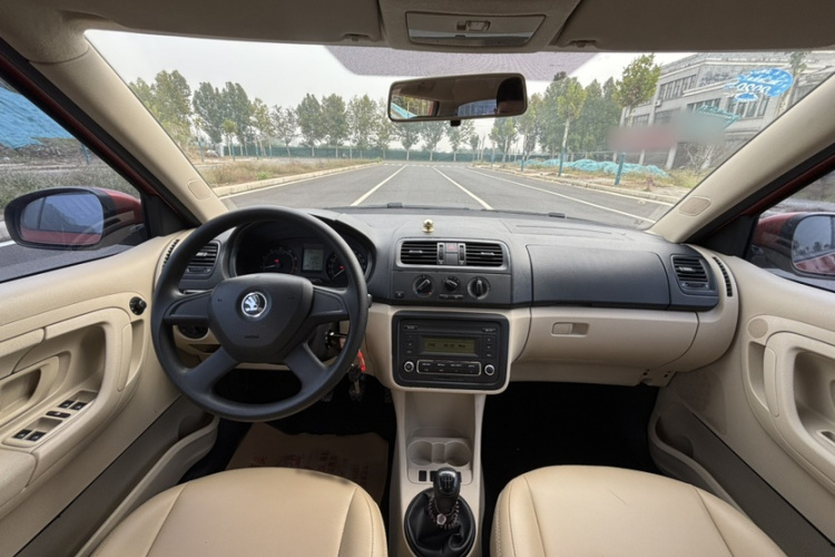 斯柯达 晶锐 2014款 1.4L 手动晶致版中控内饰7001