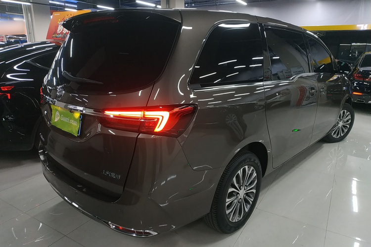 别克GL8 2022款 陆上公务舱 652T 舒适型车身外观7