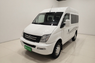 上汽大通MAXUS 新途V80 2023款 2.0T 手动经典傲运通动力版短轴中顶5/6座