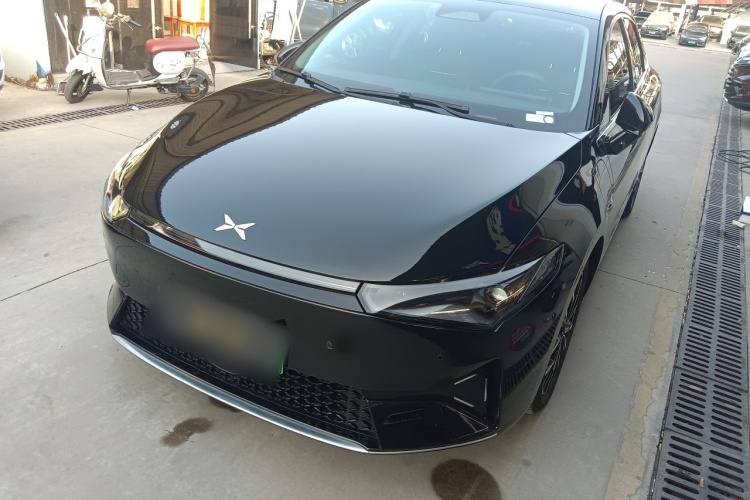 小鹏P5 2021款 550E车身外观1