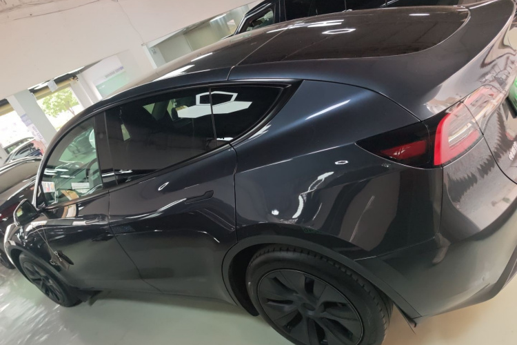 特斯拉 Model Y 2024款 后轮驱动版车身外观4