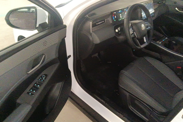 比亚迪 秦PLUS 2025款 DM-i 智驾版 128KM进取型中控内饰20