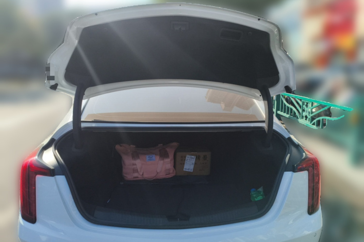 凯迪拉克CT5 2022款 28T 尊贵型中控内饰23