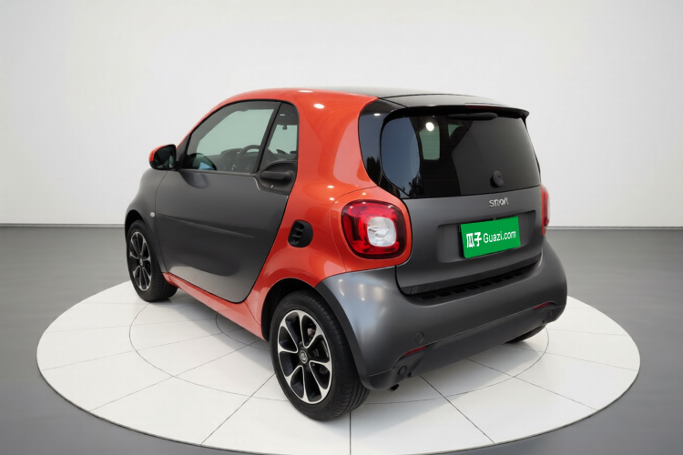 smart fortwo 2015款 1.0L 52千瓦硬顶激情版车身外观5