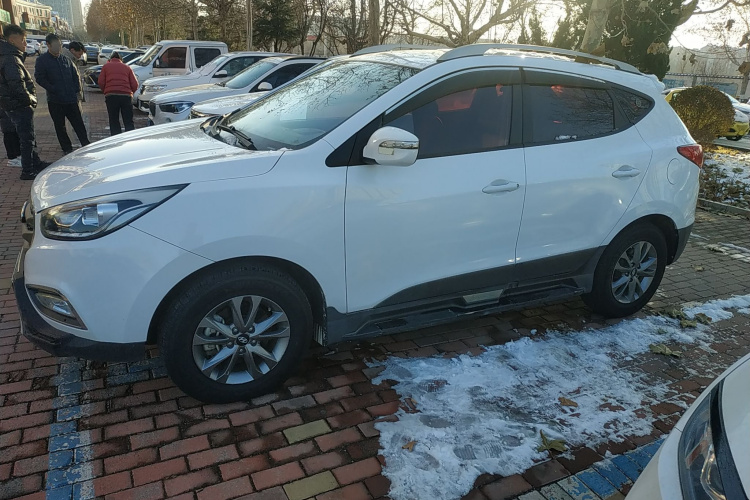 北京现代ix35 2015款 2.0L  手动两驱舒适型 国IV车身外观4