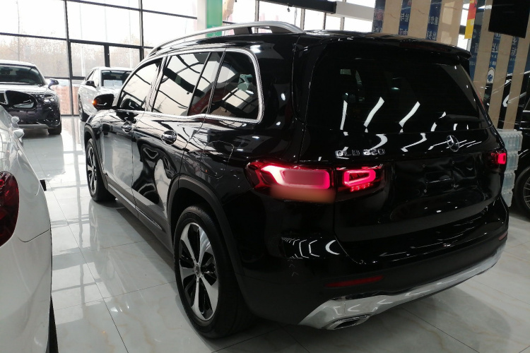 奔驰GLB 2023款 GLB 220 时尚型车身外观4