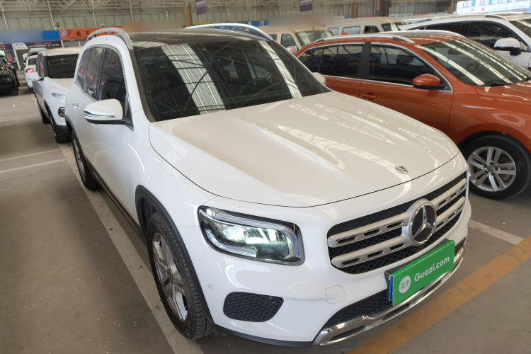 奔驰GLB 2021款 GLB 200 动感型车身外观3