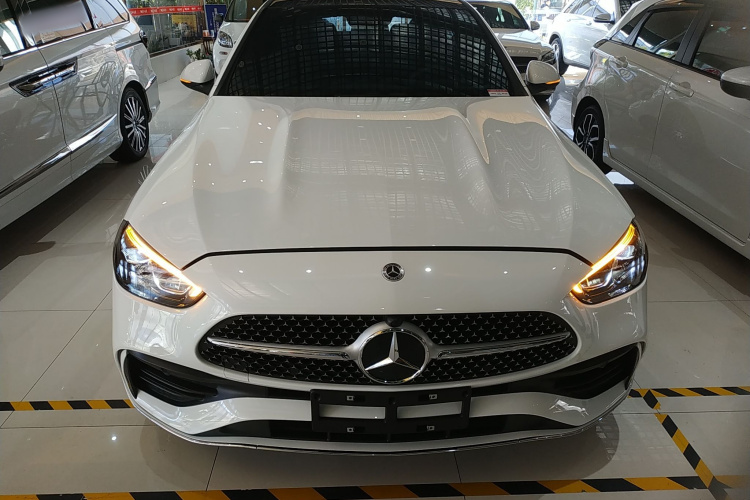 奔驰C级 2023款 C 260 L 运动版车身外观2