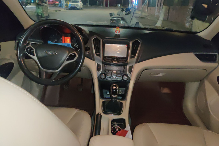 奇瑞 艾瑞泽7 2015款 1.6L 手动致享版中控内饰12