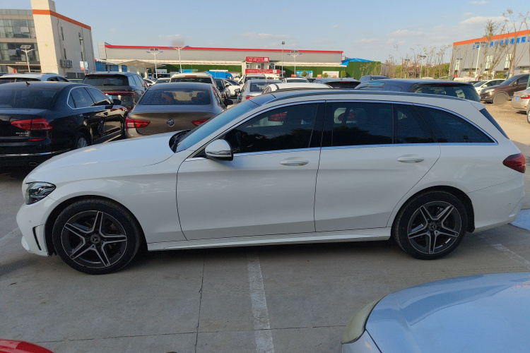 奔驰C级(进口) 2020款 改款 C 260 旅行轿车车身外观4