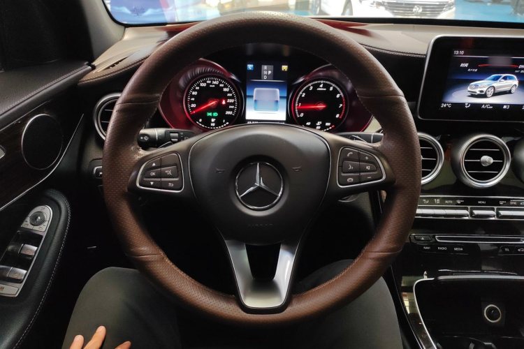 奔驰GLC 2018款 GLC 260 4MATIC 豪华型中控内饰13
