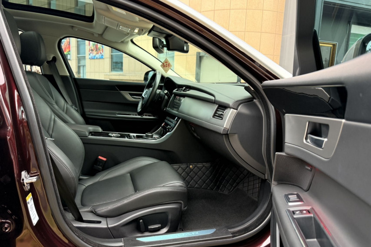 捷豹XFL 2020款 XFL 2.0T P200 两驱精英版中控内饰7008