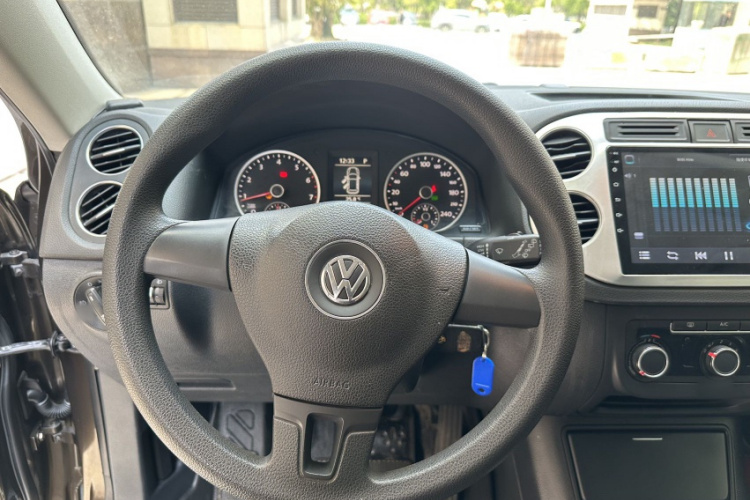 大众 途观 2016款 300TSI 自动两驱风尚版中控内饰7011