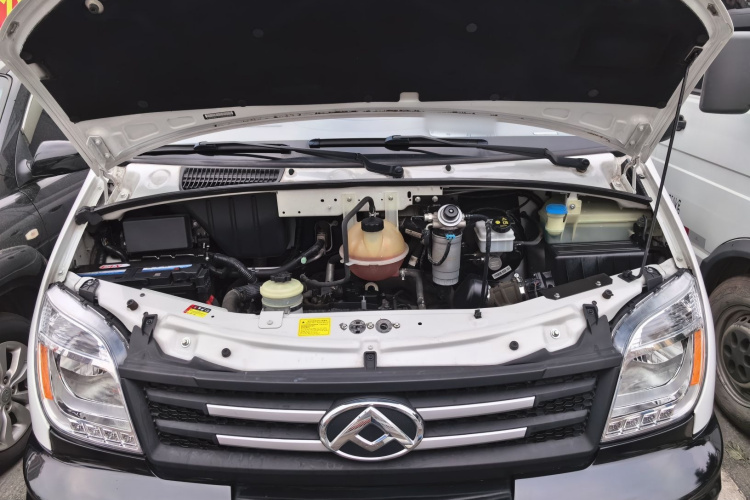 上汽大通MAXUS 新途V80 2019款 2.5T经典款6挡手动傲运通改款短轴超低顶5/6座机舱底盘24