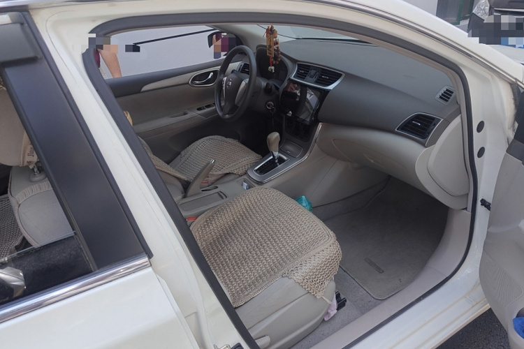 日产 轩逸 2012款 1.8XE CVT舒适版局部细节9005