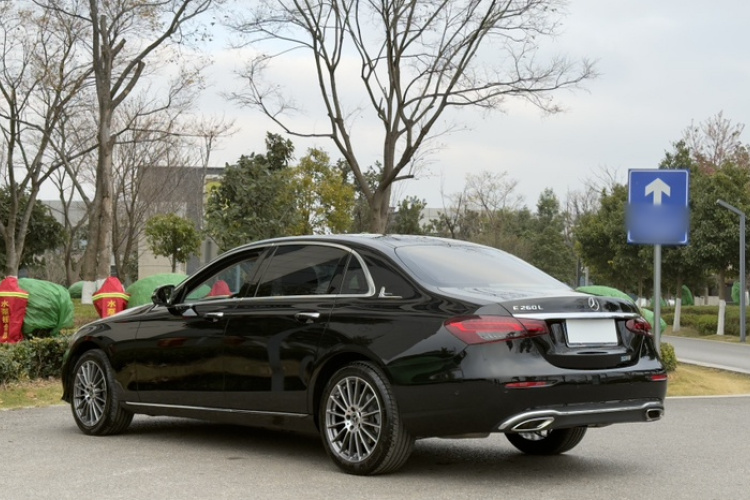 奔驰E级 2023款 E 260 L车身外观6004