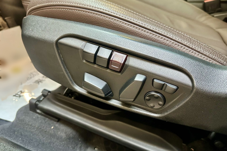 宝马X1 2019款 sDrive18Li 尊享型中控内饰7012