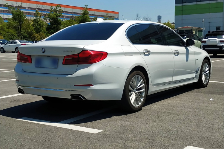 宝马5系 2018款 530Li 领先型 豪华套装车身外观6006