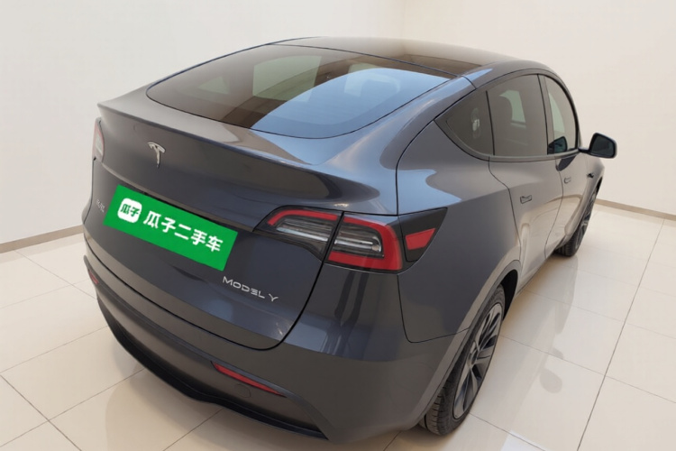 特斯拉 Model Y 2024款 后轮驱动版车身外观7
