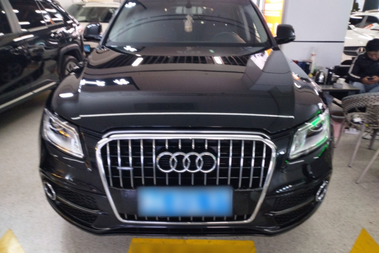 奥迪Q5 2018款 典藏版 40 TFSI 进取型车身外观2