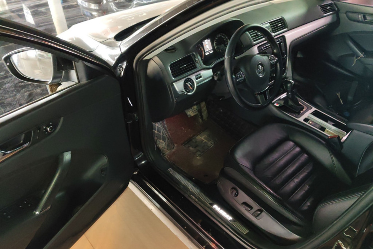 大众 帕萨特 2014款 1.8TSI DSG御尊版中控内饰7003