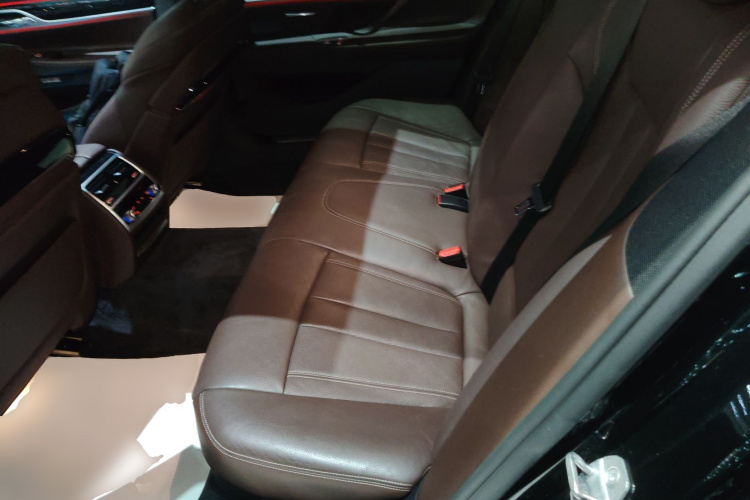 宝马7系 2018款 730Li 领先型 M运动套装中控内饰21