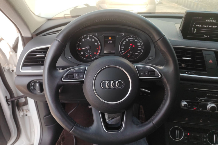 奥迪Q3 2018款 30周年年型 35 TFSI 时尚型中控内饰13