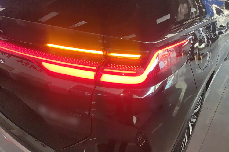 比亚迪 宋PLUS新能源 2024款 荣耀版 DM-i 71km 豪华型车身外观9