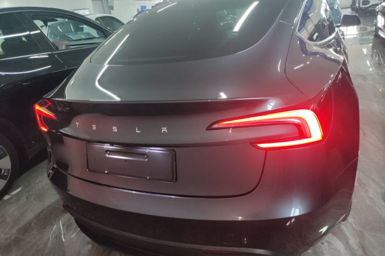 特斯拉 Model 3 2023款 后轮驱动版车身外观6004