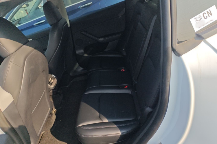 特斯拉 Model Y 2022款 Performance高性能全轮驱动版中控内饰21