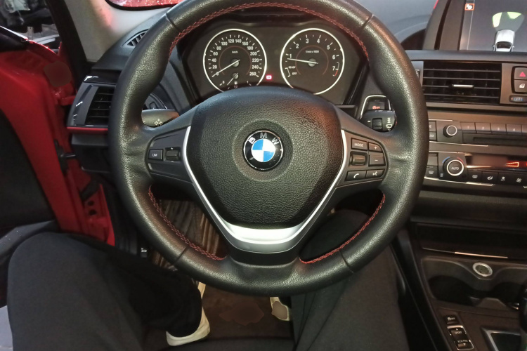 宝马1系(进口) 2013款 改款 118i 运动型局部细节13